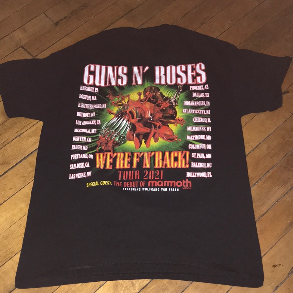 Guns N' Roses Black Short-Sleeve Tour Tee with Red Rose Accents - Picture 3 of 5
